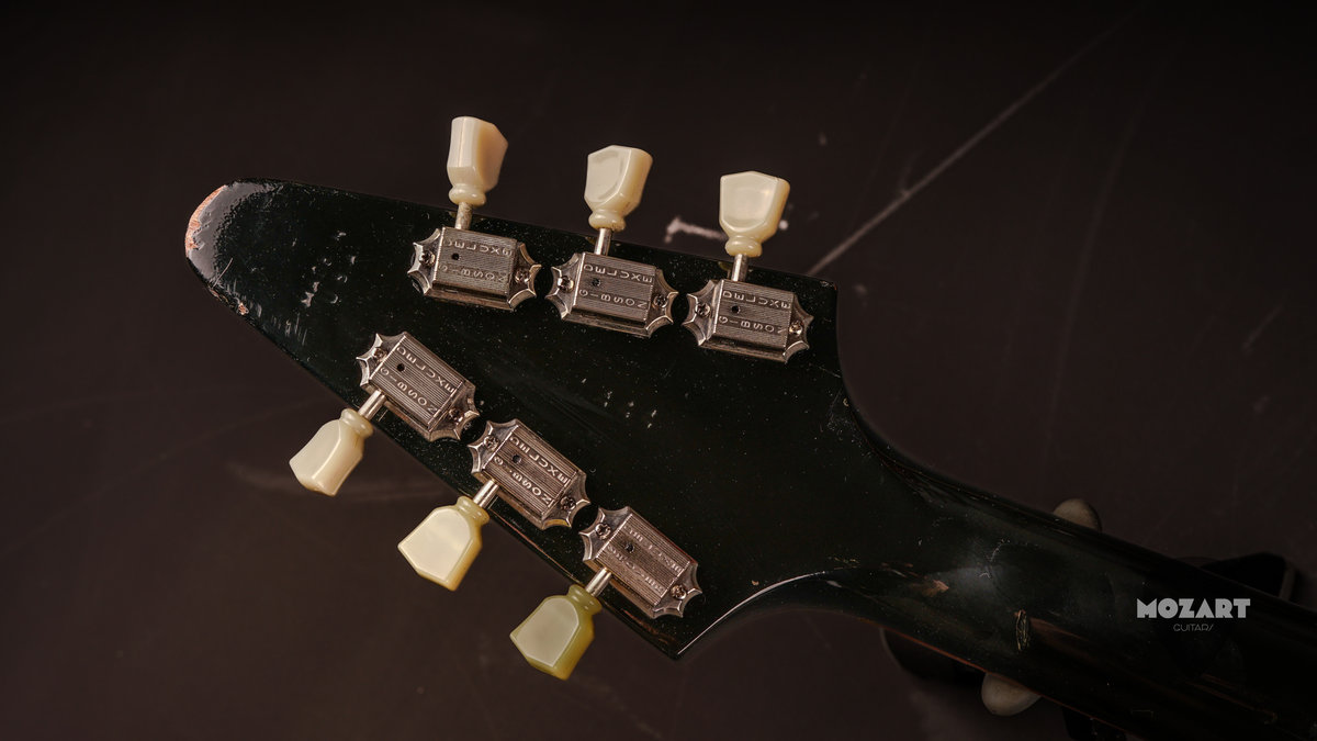 Gibson Flying V ’67 Reissue 2001 USA – 496R / 500T7 Gibson Flying V ’67 Reissue 2001 USA – 496R / 500T7