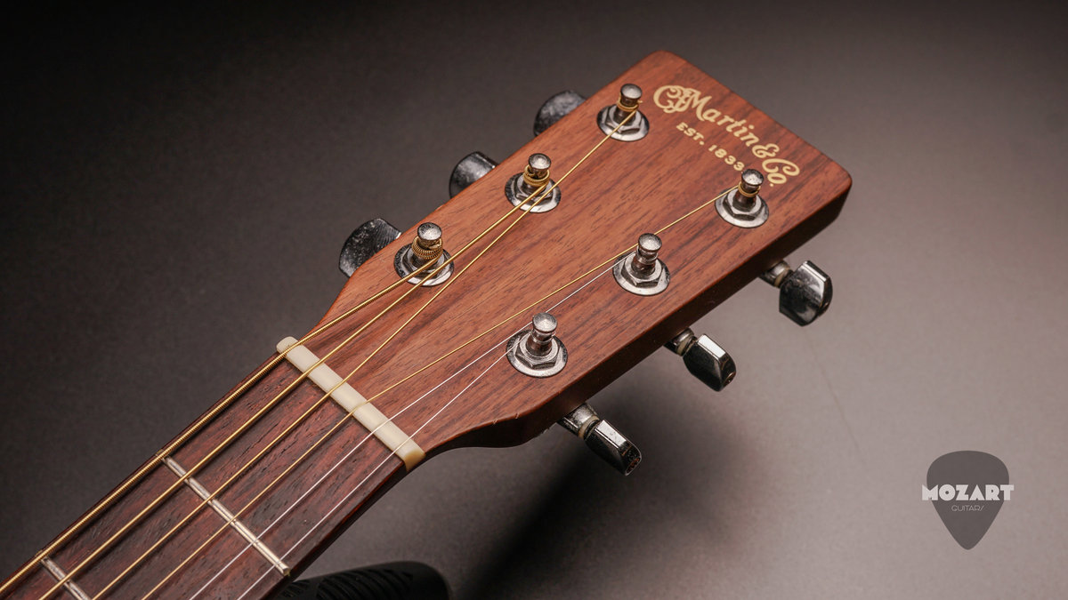 Martin DM Dreadnought Mahogany USA Nazareth + Case6 Martin DM Dreadnought Mahogany USA Nazareth + Case6