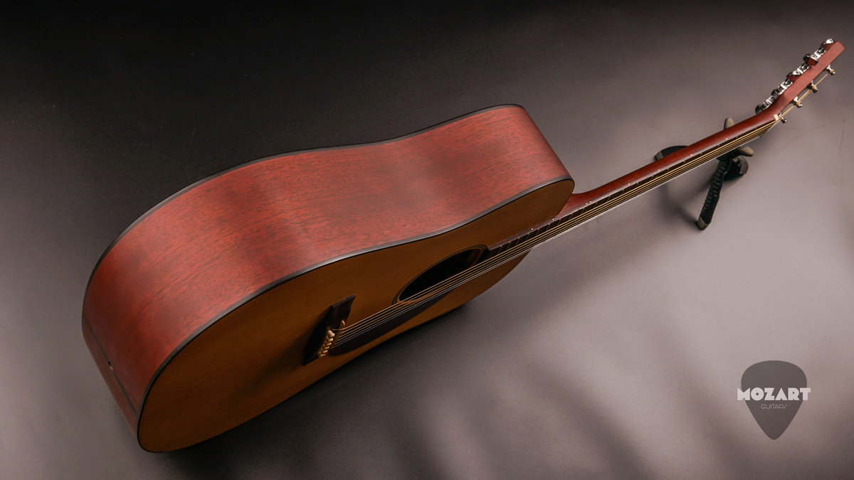Martin DM Dreadnought Mahogany USA Nazareth + Case1 Martin DM Dreadnought Mahogany USA Nazareth + Case1