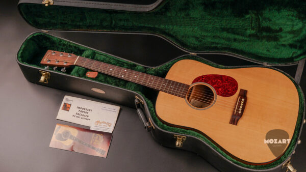 Martin DM Dreadnought Mahogany USA Nazareth + Case