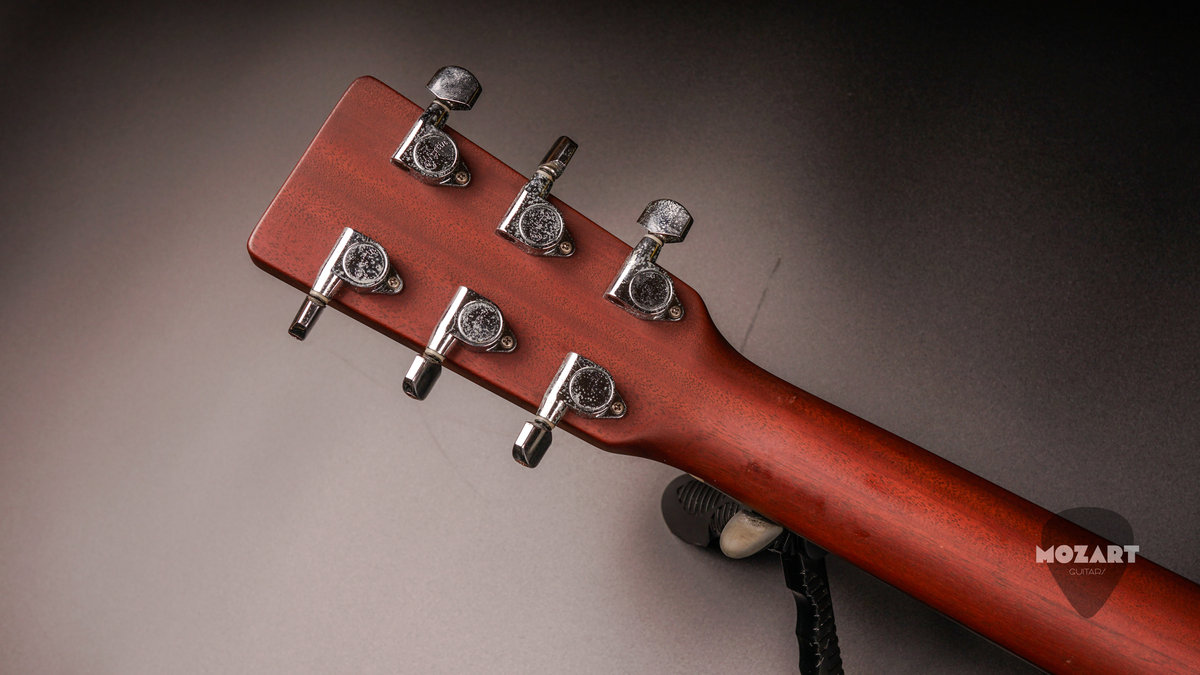 Martin DM Dreadnought Mahogany USA Nazareth + Case2 Martin DM Dreadnought Mahogany USA Nazareth + Case2