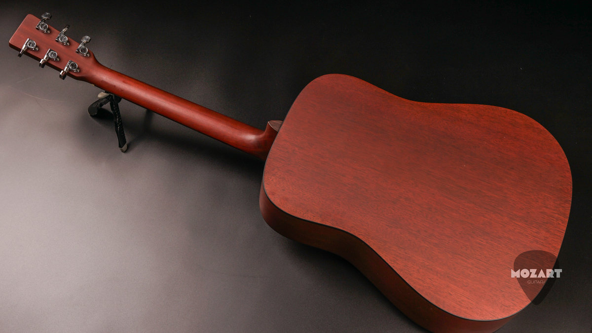 Martin DM Dreadnought Mahogany USA Nazareth + Case8 Martin DM Dreadnought Mahogany USA Nazareth + Case8