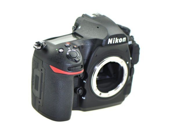 NIKON D8500