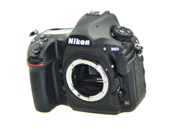 NIKON D850