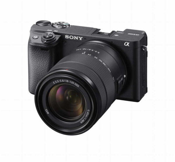 Aparat cyfrowy Sony A6400 + obiektyw 18-135 mm czarny - ILCE6400AMB + dodaj w koszyku akumulator Newell za 1 zł + dodaj w koszyku mikrofon Saramonic za 1 zł | Raty 30x0% na cały asortyment!