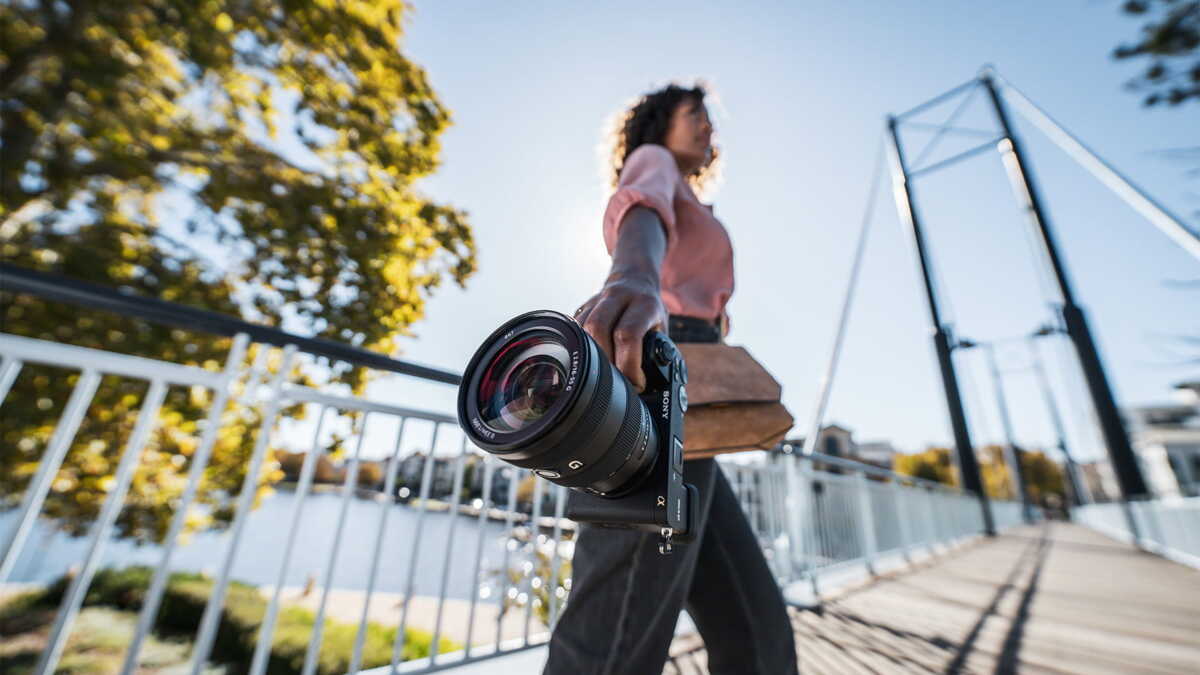 Aparat cyfrowy Sony A6700 + E 16-55mm f/2.8 G - SEL1655G11 Aparat cyfrowy Sony A6700 + E 16-55mm f/2.8 G - SEL1655G11