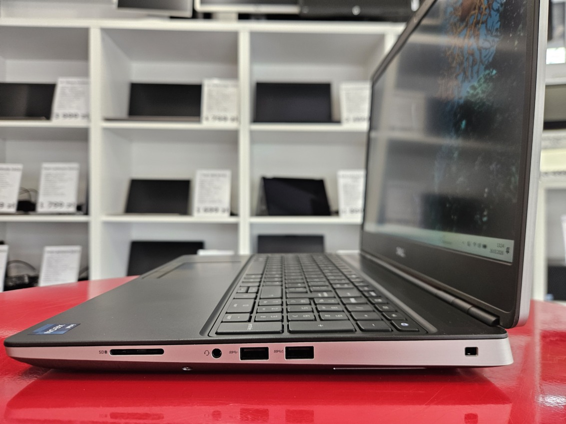 Dell Precision 7560 15,6" xeon w-11855m 32GB RAM 512GB SSD Quadro RTX 6GB IPS Win 11 Pro3 Dell Precision 7560 15,6" xeon w-11855m 32GB RAM 512GB SSD Quadro RTX 6GB IPS Win 11 Pro3