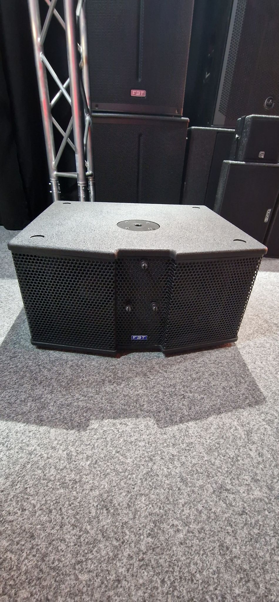 FBT Vertus CLA-208-SA - aktywna kolumna niskotonowa systemu liniowego 600 Watt OKAZJA 1szt2 FBT Vertus CLA-208-SA - aktywna kolumna niskotonowa systemu liniowego 600 Watt OKAZJA 1szt2