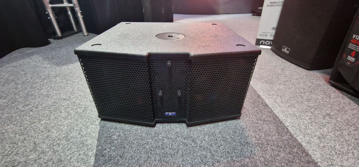 FBT Vertus CLA-208-SA - aktywna kolumna niskotonowa systemu liniowego 600 Watt OKAZJA 1szt1 FBT Vertus CLA-208-SA - aktywna kolumna niskotonowa systemu liniowego 600 Watt OKAZJA 1szt1