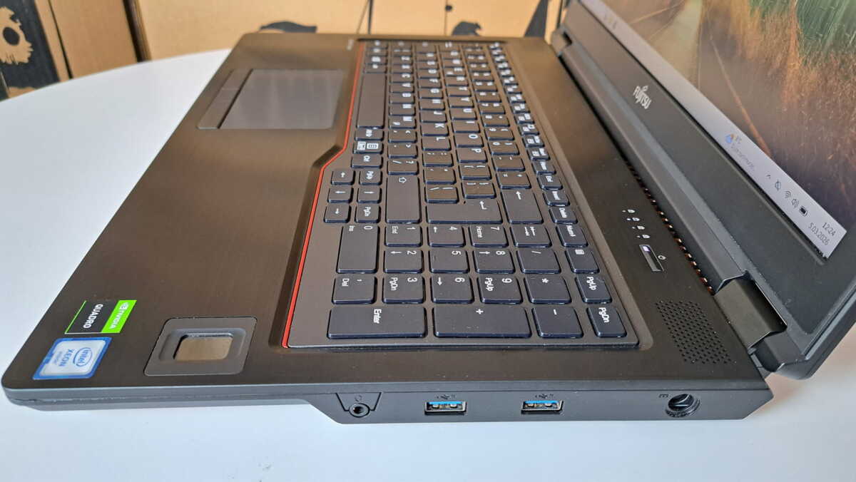 Fujitsu Celsius H7510 15" xeon w-10855m 16GB RAM 512GB SSD Nvidia Quadro T2000 WIN 11 Pro3 Fujitsu Celsius H7510 15" xeon w-10855m 16GB RAM 512GB SSD Nvidia Quadro T2000 WIN 11 Pro3
