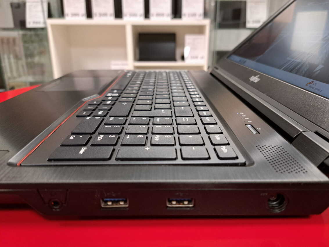 Fujitsu Celsius H7510 15" xeon w-10855m 16GB RAM 512GB SSD Nvidia Quadro T2000 WIN 11 Pro2 Fujitsu Celsius H7510 15" xeon w-10855m 16GB RAM 512GB SSD Nvidia Quadro T2000 WIN 11 Pro2