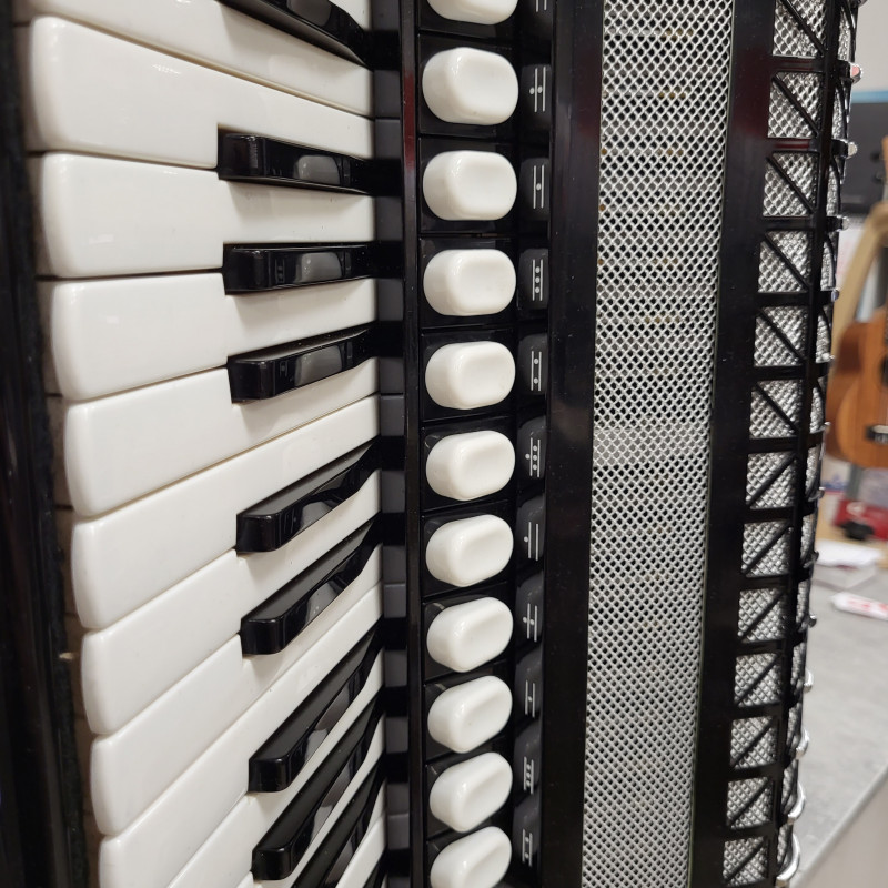 HOHNER ATLANTIC VOX IV P - AKORDEON UŻYWANY MUSETTE 120 BAS3 HOHNER ATLANTIC VOX IV P - AKORDEON UŻYWANY MUSETTE 120 BAS3