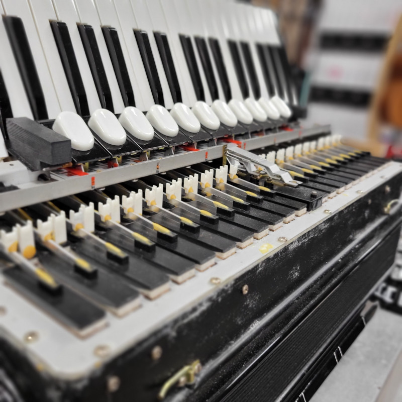 HOHNER ATLANTIC VOX IV P - AKORDEON UŻYWANY MUSETTE 120 BAS6 HOHNER ATLANTIC VOX IV P - AKORDEON UŻYWANY MUSETTE 120 BAS6