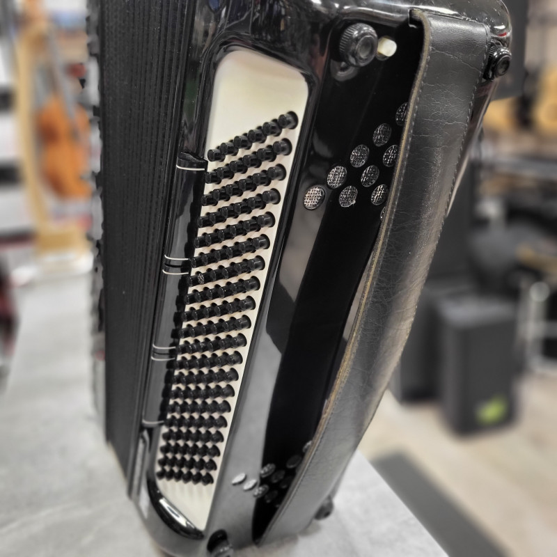 HOHNER ATLANTIC VOX IV P - AKORDEON UŻYWANY MUSETTE 120 BAS0 HOHNER ATLANTIC VOX IV P - AKORDEON UŻYWANY MUSETTE 120 BAS0
