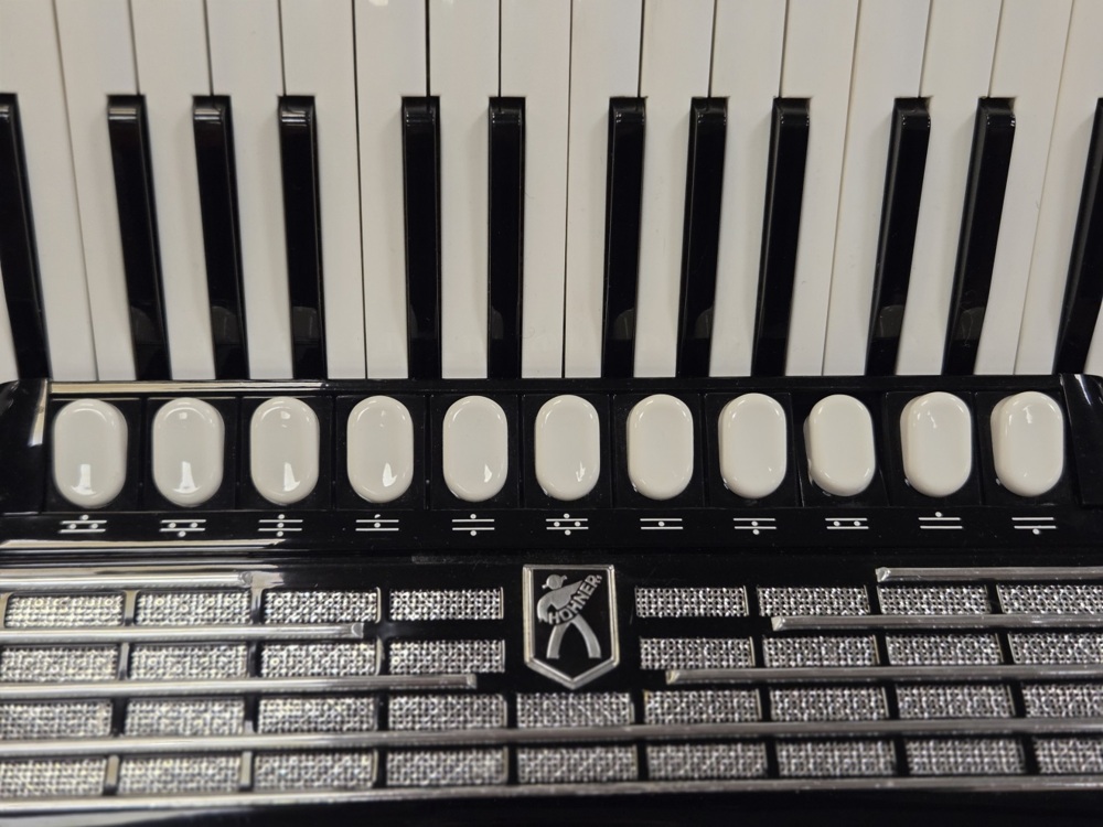Hohner Favorit IV P - Akordeon 96 basów4 Hohner Favorit IV P - Akordeon 96 basów4