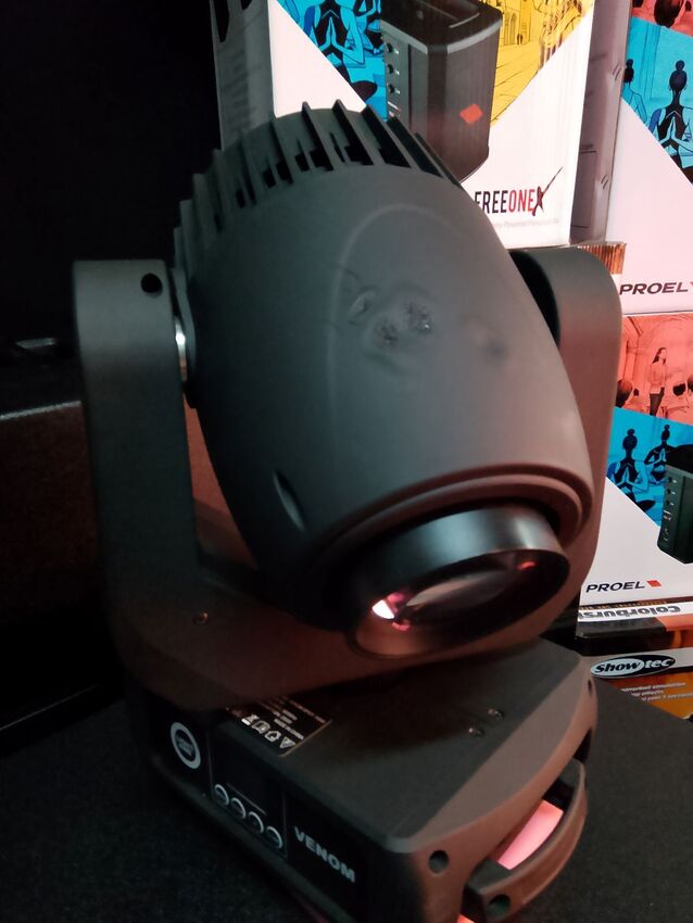 LIGHT4ME VENOM SPOT 150W głowica ruchoma LED oświetlenie estradowe POEKSPOZYCYJNY1 LIGHT4ME VENOM SPOT 150W głowica ruchoma LED oświetlenie estradowe POEKSPOZYCYJNY1