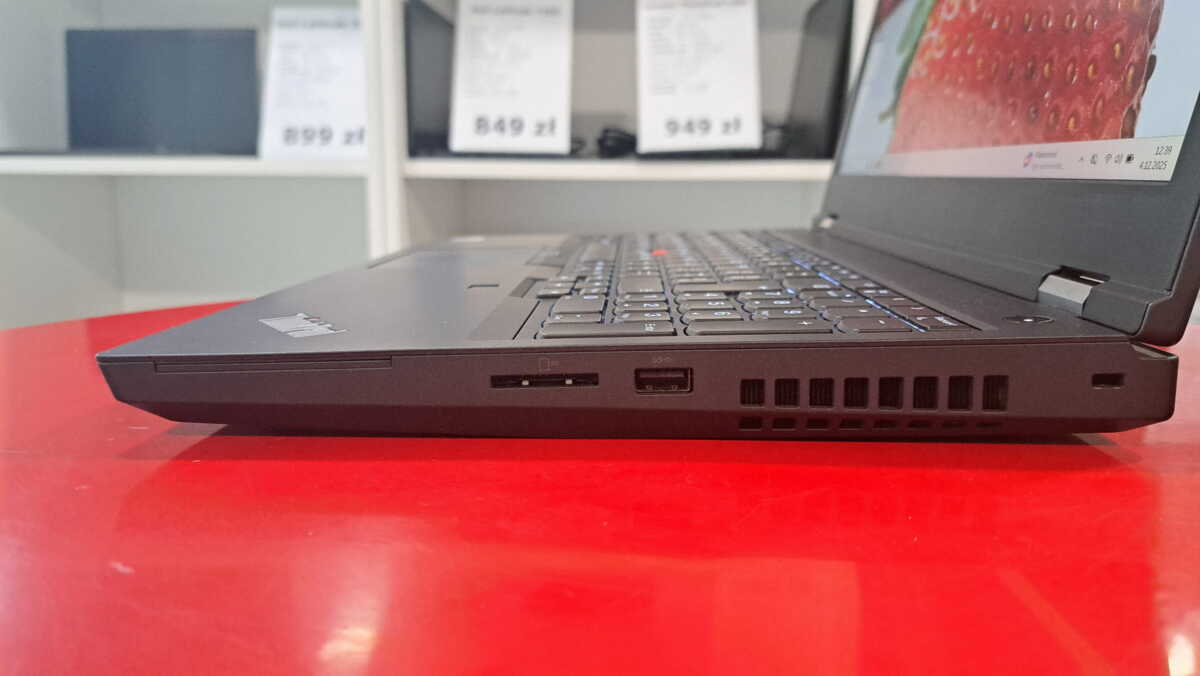 Lenovo ThinkPad P15 G1 15,6" i9-10885H 32GB RAM 512GB SSD nVidia Quadro RTX 4000 8GB IPS WIN 11 Pro3 Lenovo ThinkPad P15 G1 15,6" i9-10885H 32GB RAM 512GB SSD nVidia Quadro RTX 4000 8GB IPS WIN 11 Pro3