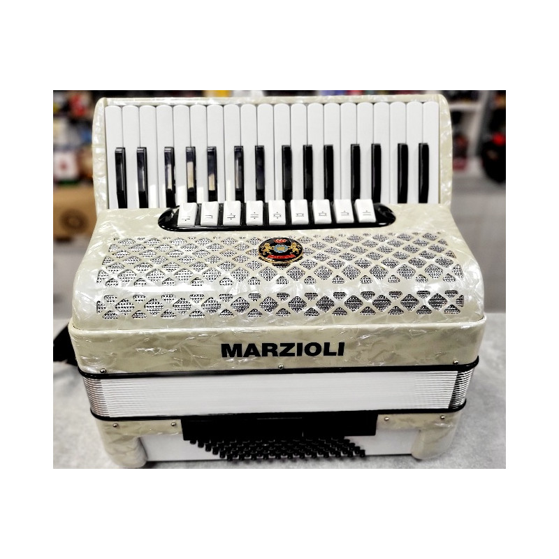 MARZIOLI 72 bas, 4-chórowy akordeon używany, w idealnym stanie, z gwarancją1 MARZIOLI 72 bas, 4-chórowy akordeon używany, w idealnym stanie, z gwarancją1