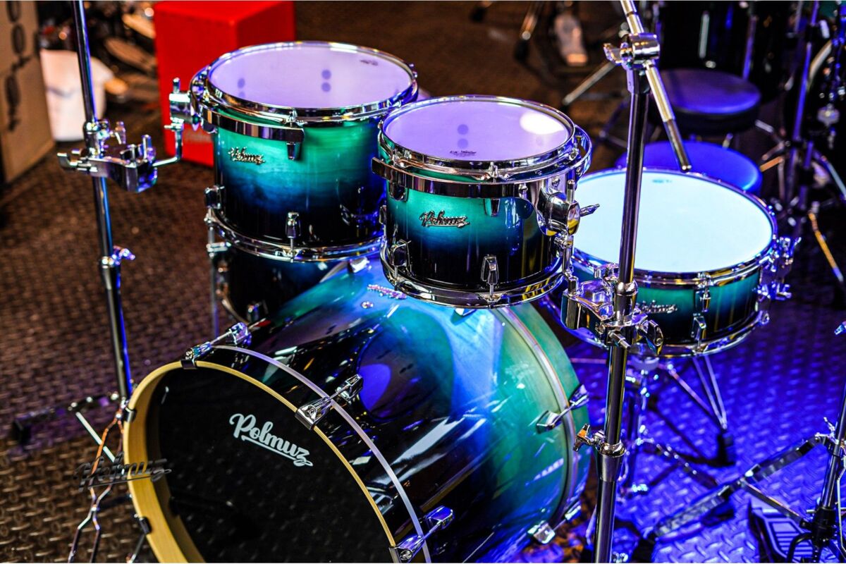 Polmuz Birch Model 3 Bass Drum 22x18 Blue to Black Fade0 Polmuz Birch Model 3 Bass Drum 22x18 Blue to Black Fade0