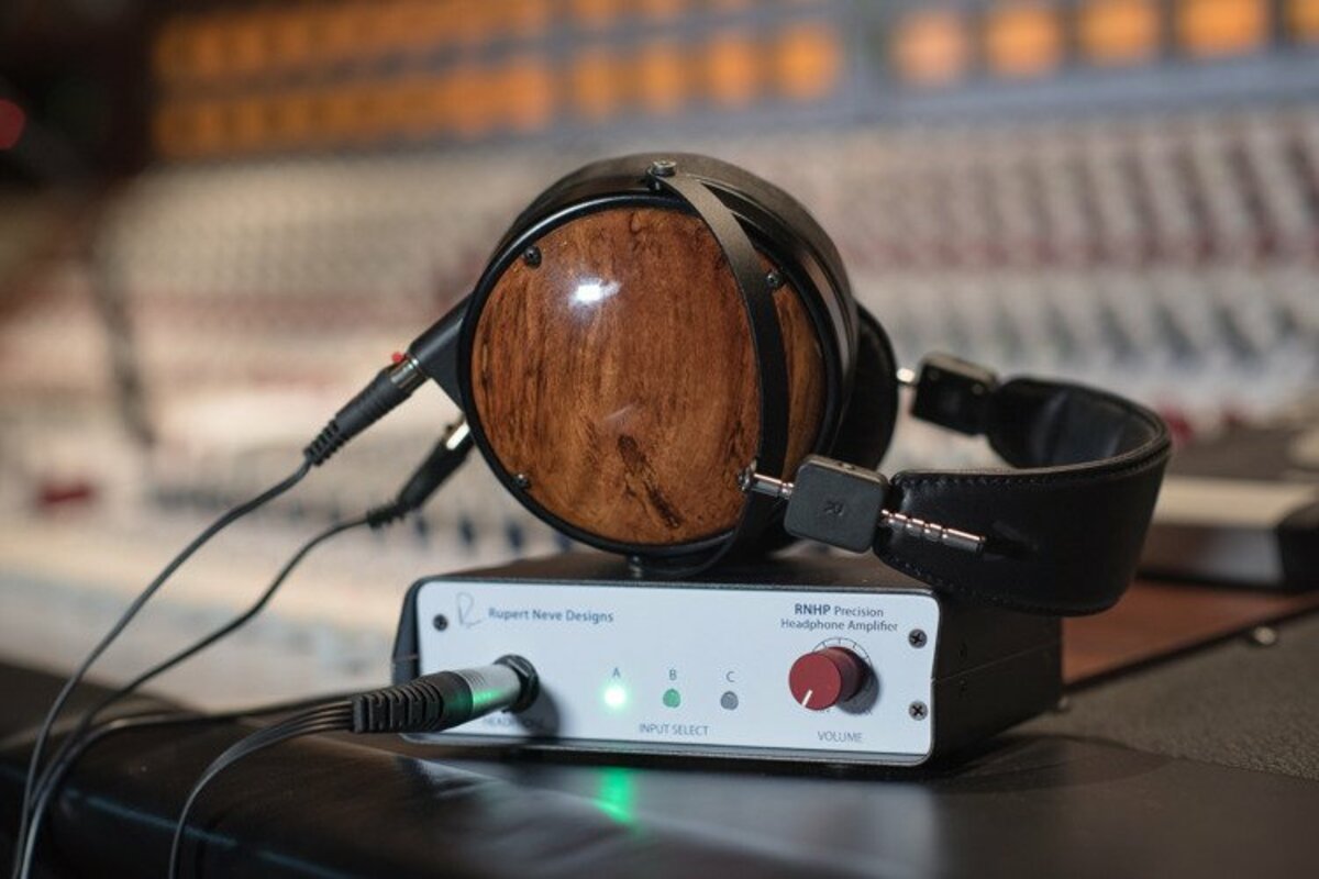 RNHP - Precision Headphone Amplifier2 RNHP - Precision Headphone Amplifier2