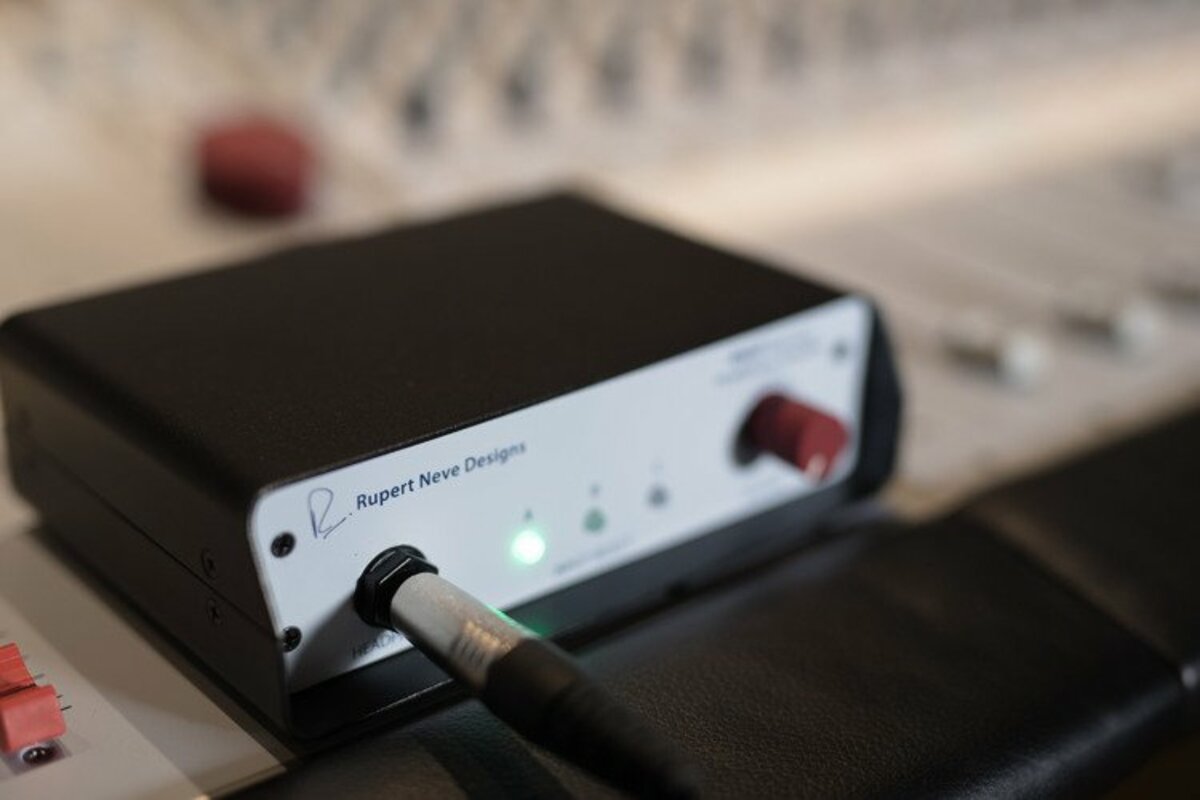 RNHP - Precision Headphone Amplifier6 RNHP - Precision Headphone Amplifier6